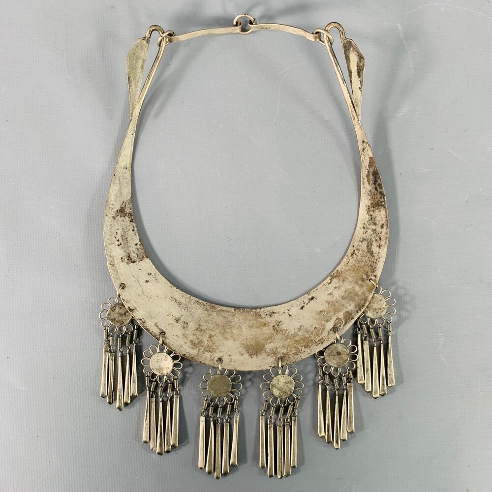 VINTAGE Silver Embossed Metal Butterfly Flowers Necklace - Picture 3 of 5